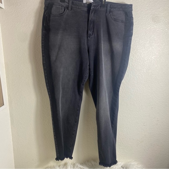 Lane Bryant High Rise Ultimate Stretch Skinny Jeans Raw Hem Black Size:20R - Picture 1 of 8